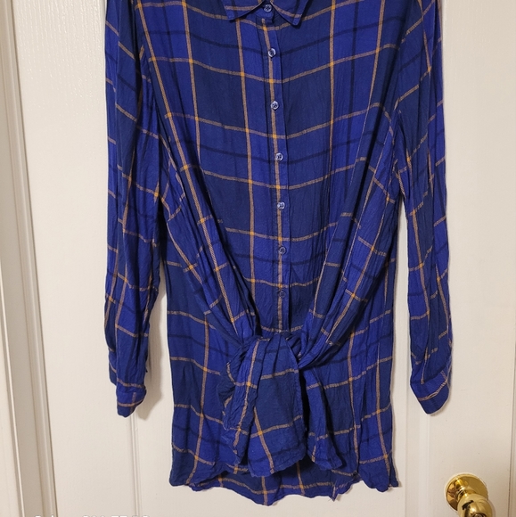 4X - Blue plaid button down shirt. - Picture 2 of 4